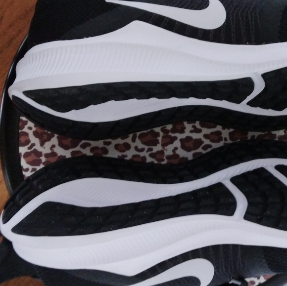 5y) NIKE Downshifter 11 Running Shoes - Picture 3 of 7